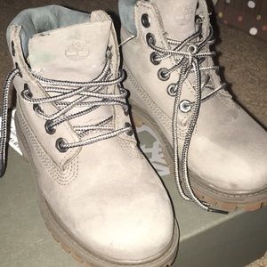 Size 10 mint condition timberlands boots, gray